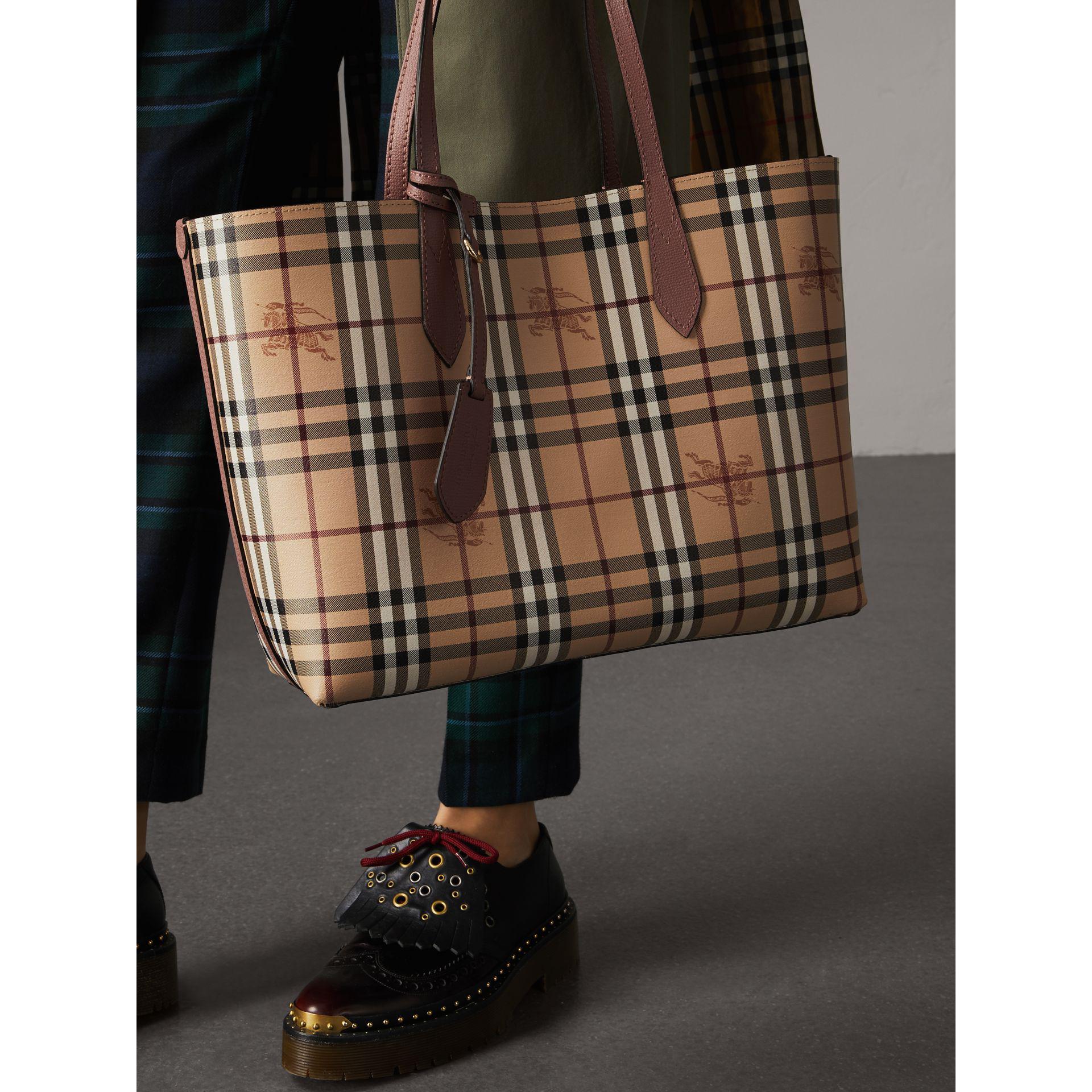 Lyst - Burberry The Medium Reversible Tote In Haymarket Check And Leather Light Elderberry
