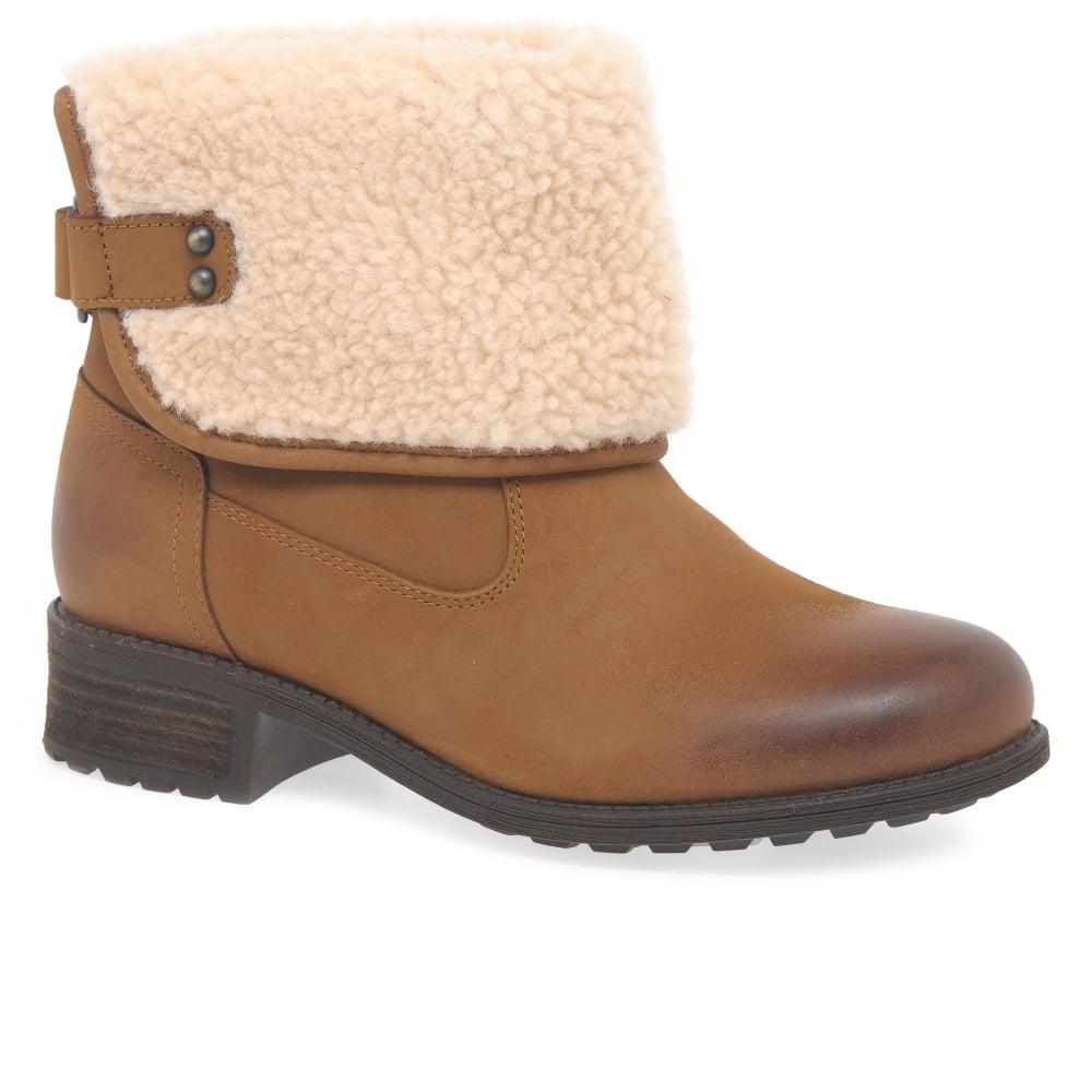 brown ugg boots