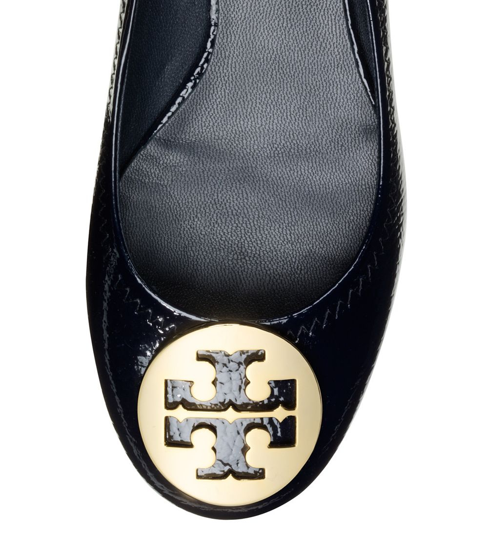 Tory burch Tumbled Patent Leather Reva Ballet Flat in Blue | Lyst
