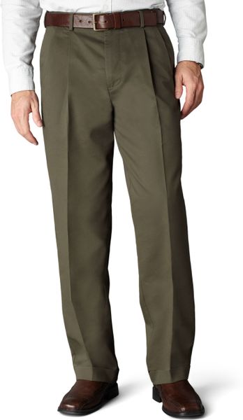 Dockers D4 Relaxed Fit Comfort Khaki Pleated Pants in Green for Men ...