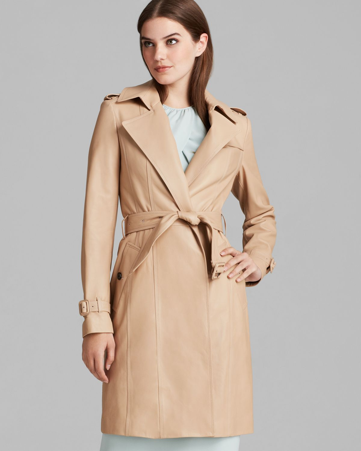 Burberry Coat Halefield Leather Trench in Beige (Nude) | Lyst
