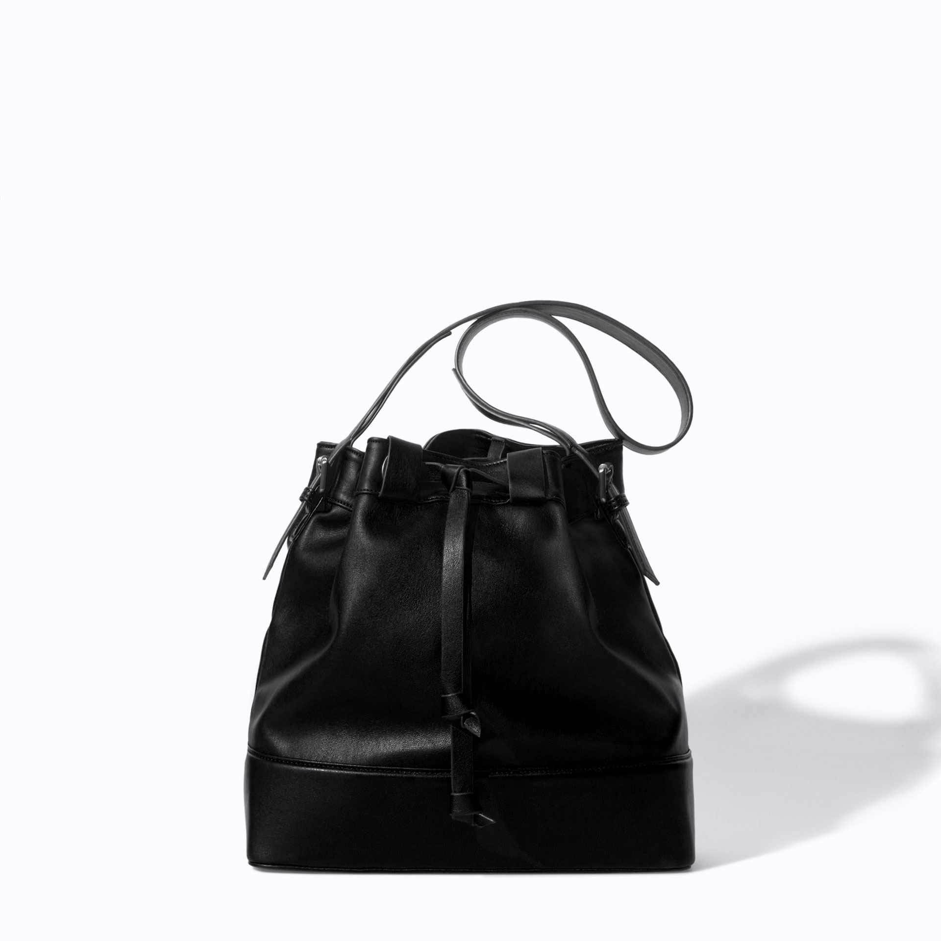 Zara Drawstring Bucket Bag in Black | Lyst