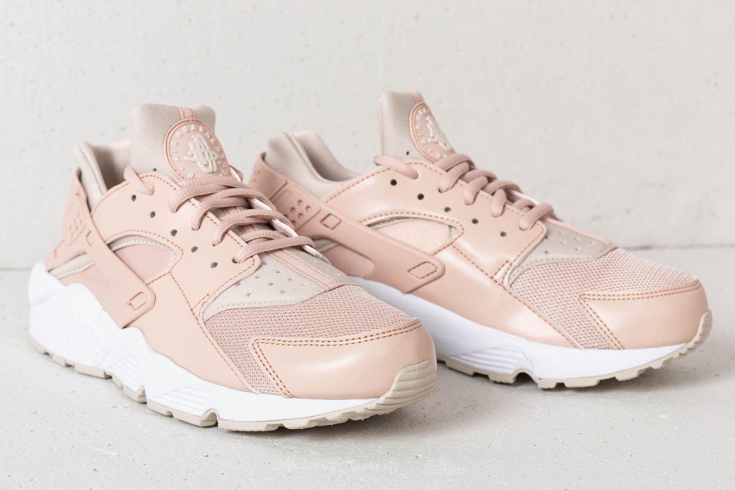 Nike Air Huarache Run Wmns Particle Beige/ Desert Sand in Natural - Lyst Nike Air Huarache Run Wmns Particle Beige/ Desert Sand in Natural - Lyst