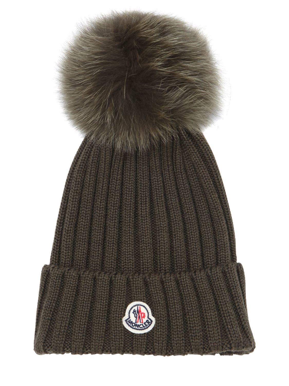 Moncler. Bonnet En Laine Tricotée Et Pompon