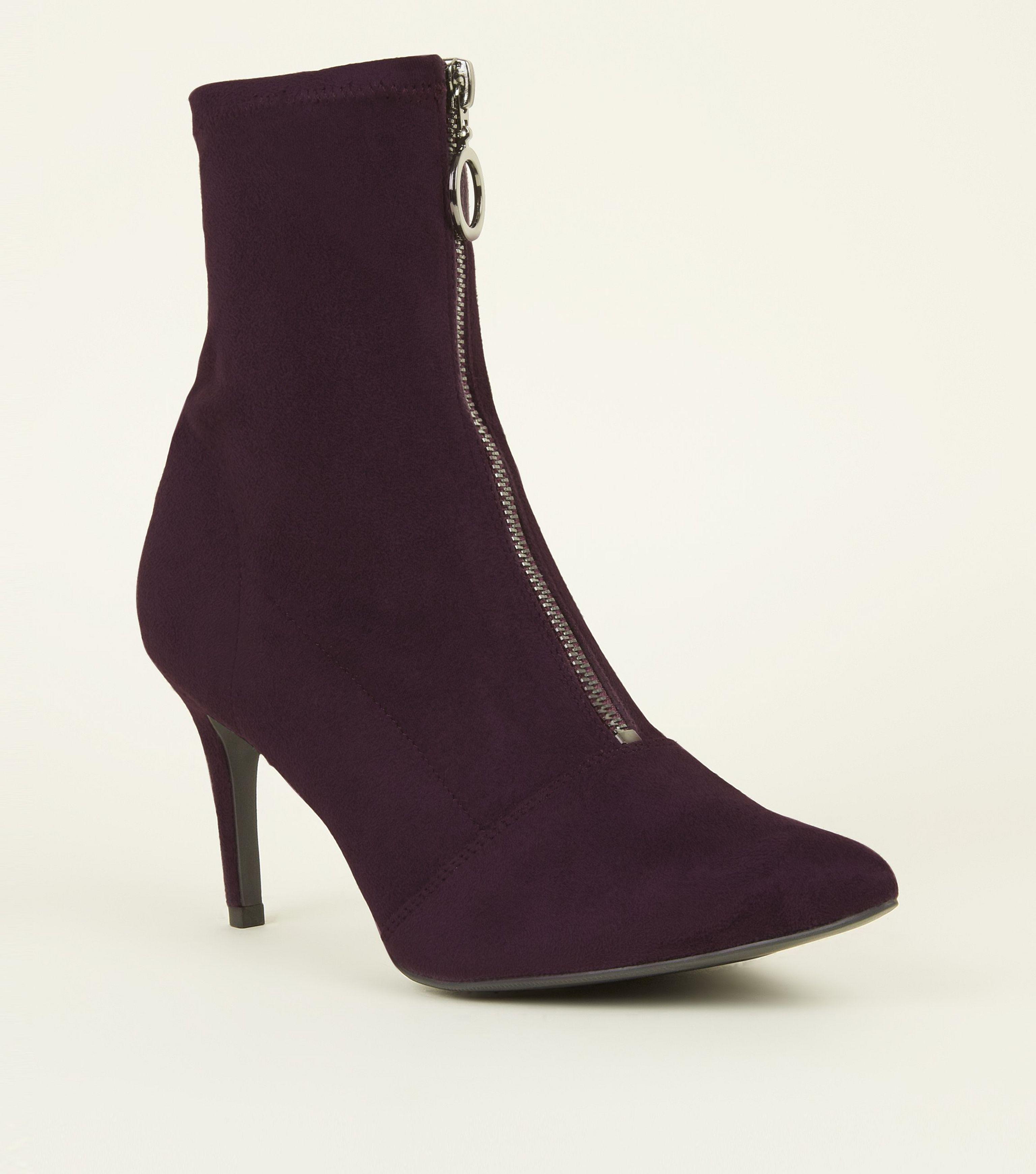 Narrow Choices Look pretty in purple with our chic collection of women's purple shoes. From bright purple heels in classic stiletto and court styles to lilac shoes and heels that lend a subtle pop of colour to your favourite nighttime ensemble, our standout range of purple shoes are perfect for any occasion.