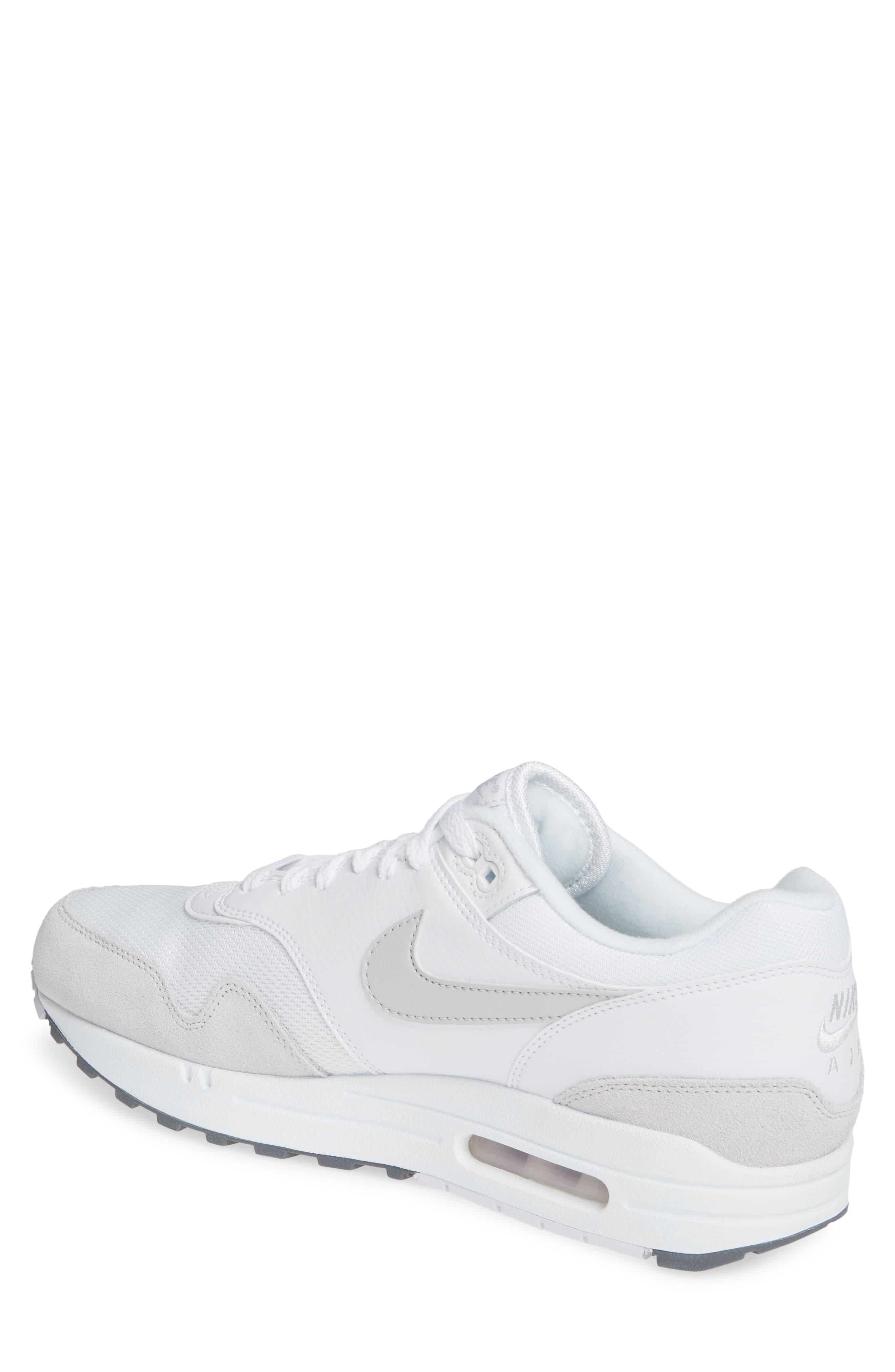 white air max 1
