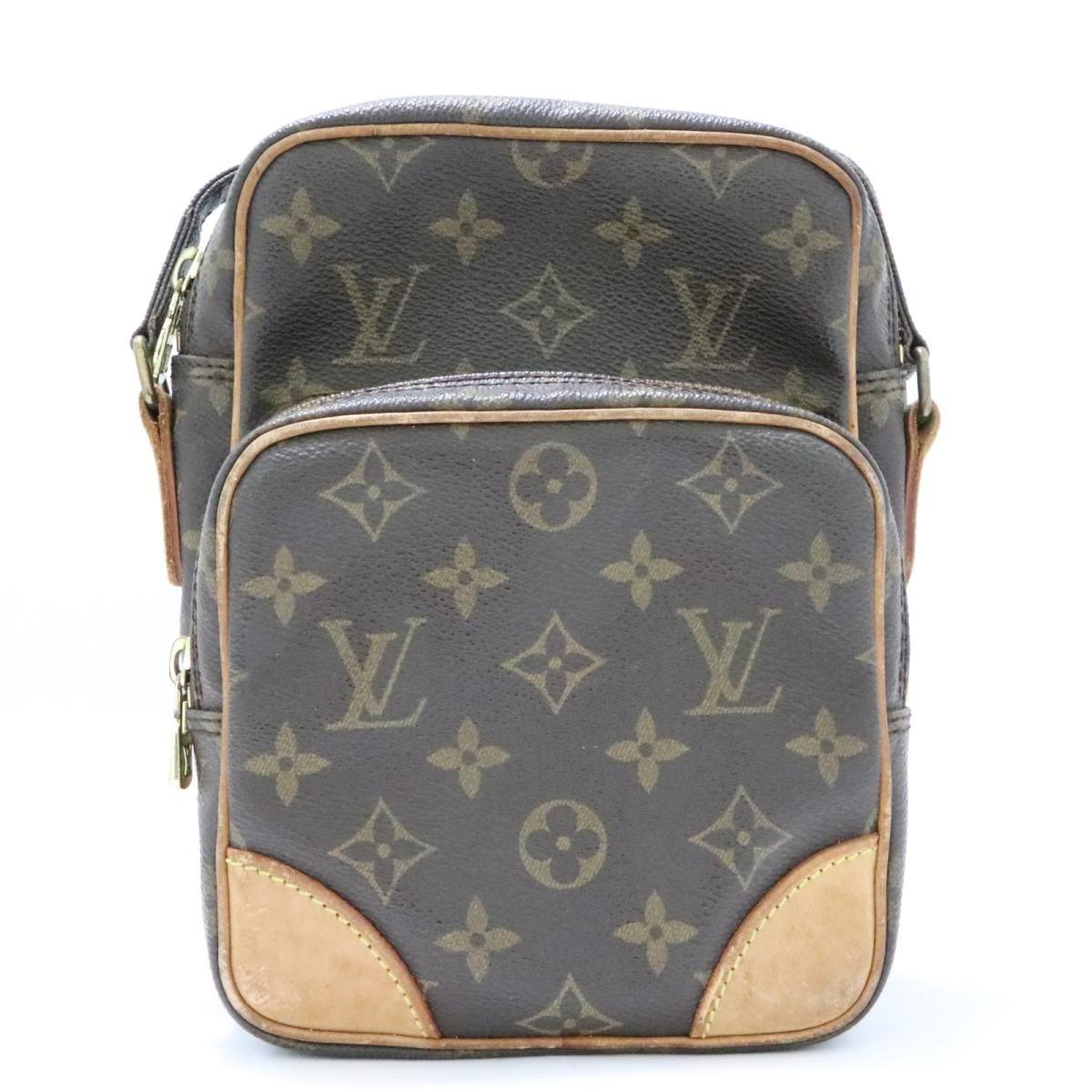 Louis Vuitton Authentic E Crossbody Shoulder Bag