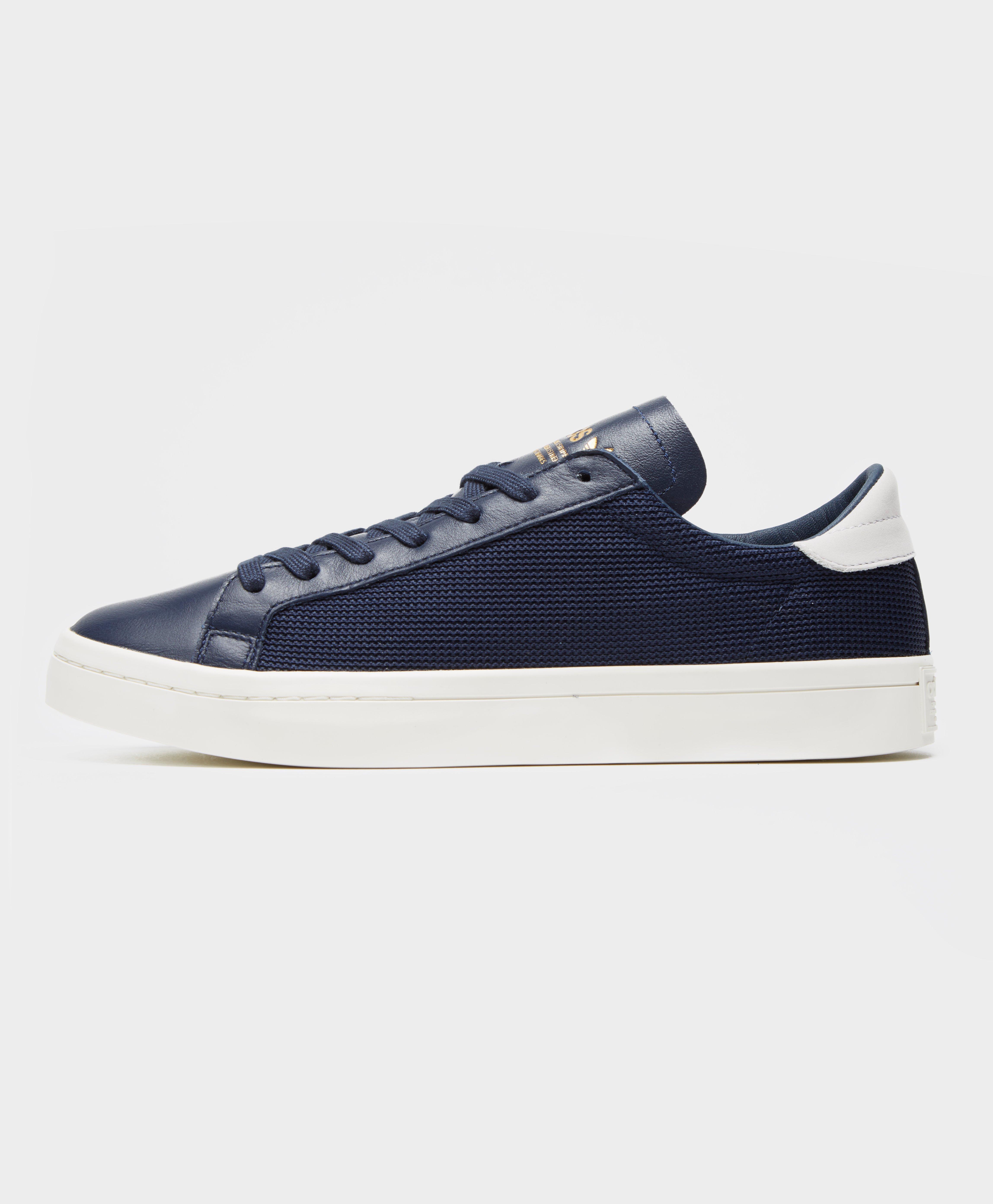 lyst adidas originali corte vantage pulito basso in blu per gli uomini. lyst adidas originali corte vantage pulito basso in blu per gli uomini.