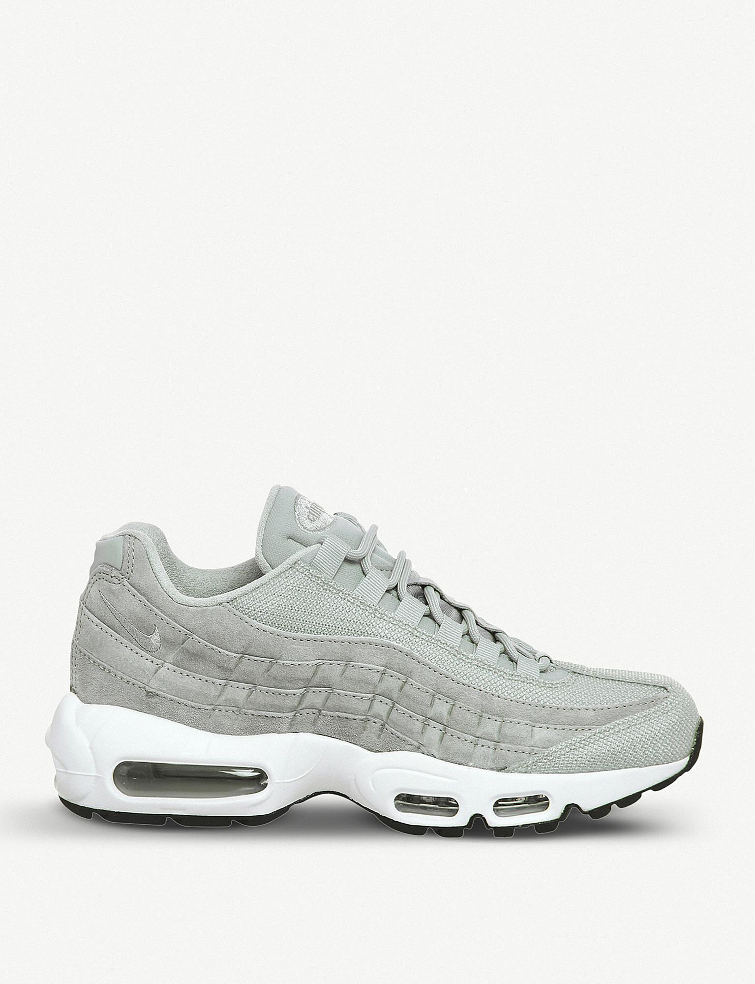 lyst nike air max 95 cuoio e maglie formatori in grigio. lyst nike air max 95 cuoio e maglie formatori in grigio.