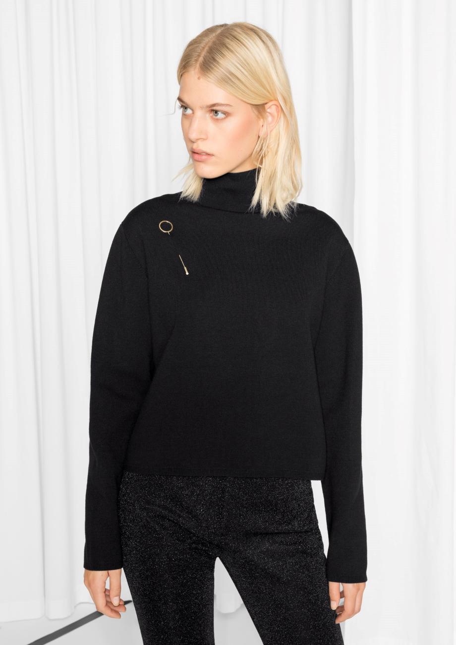 black loose turtleneck