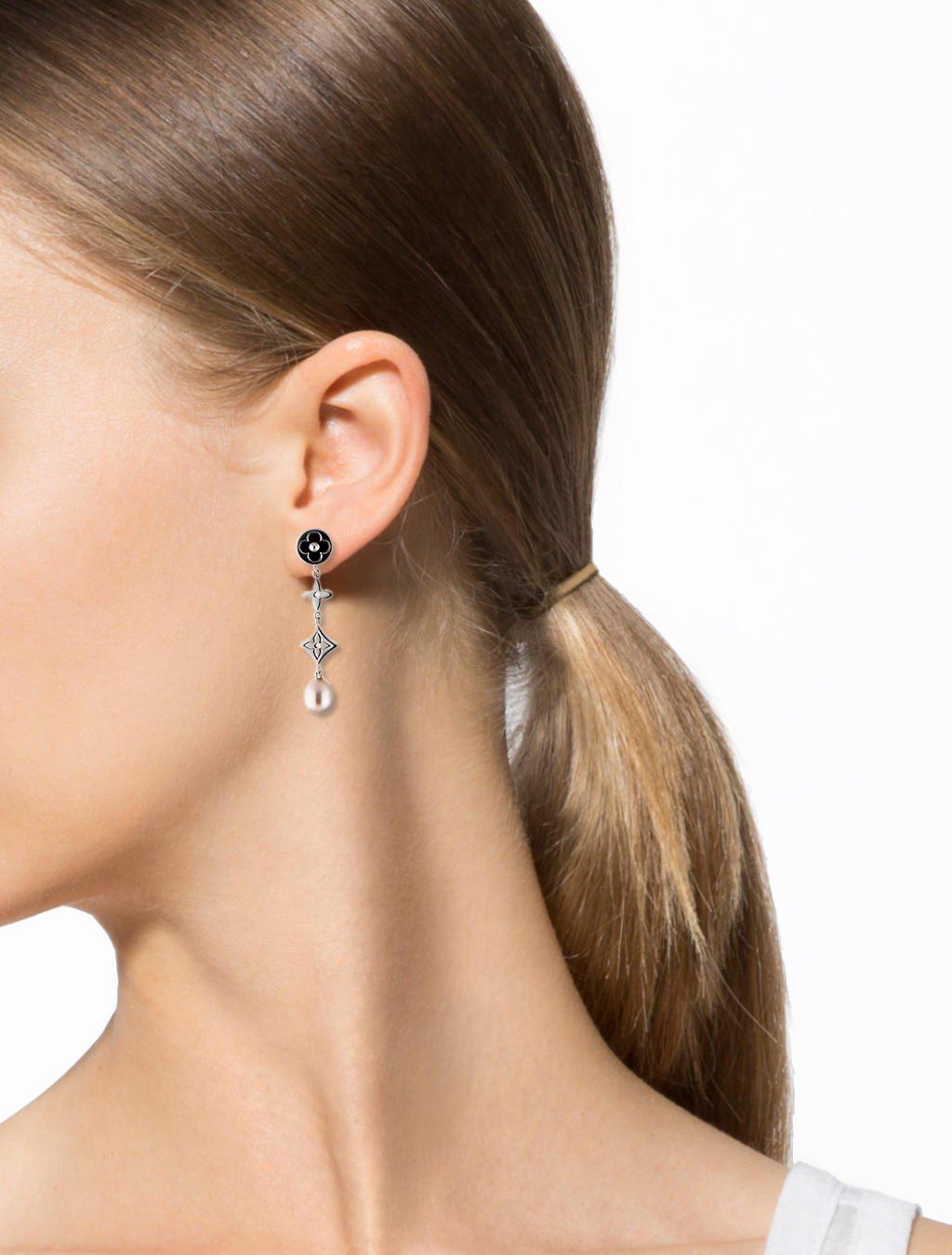 Lyst - Louis Vuitton 18k Pearl Idylle Blossom Earrings White in Metallic