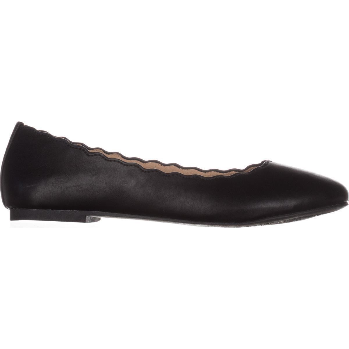black scalloped ballet flats