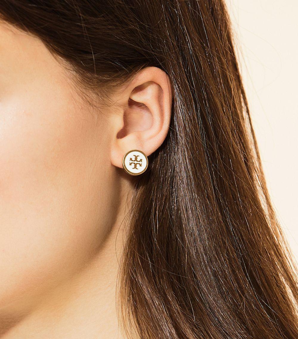 Lyst Tory Burch Lacquered Logo Stud Earring In Metallic Gallery Women S Logo Earrings