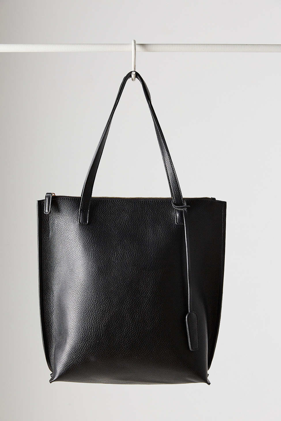 Silence + noise Zip Pebbled Vegan Leather Tote Bag in Black | Lyst