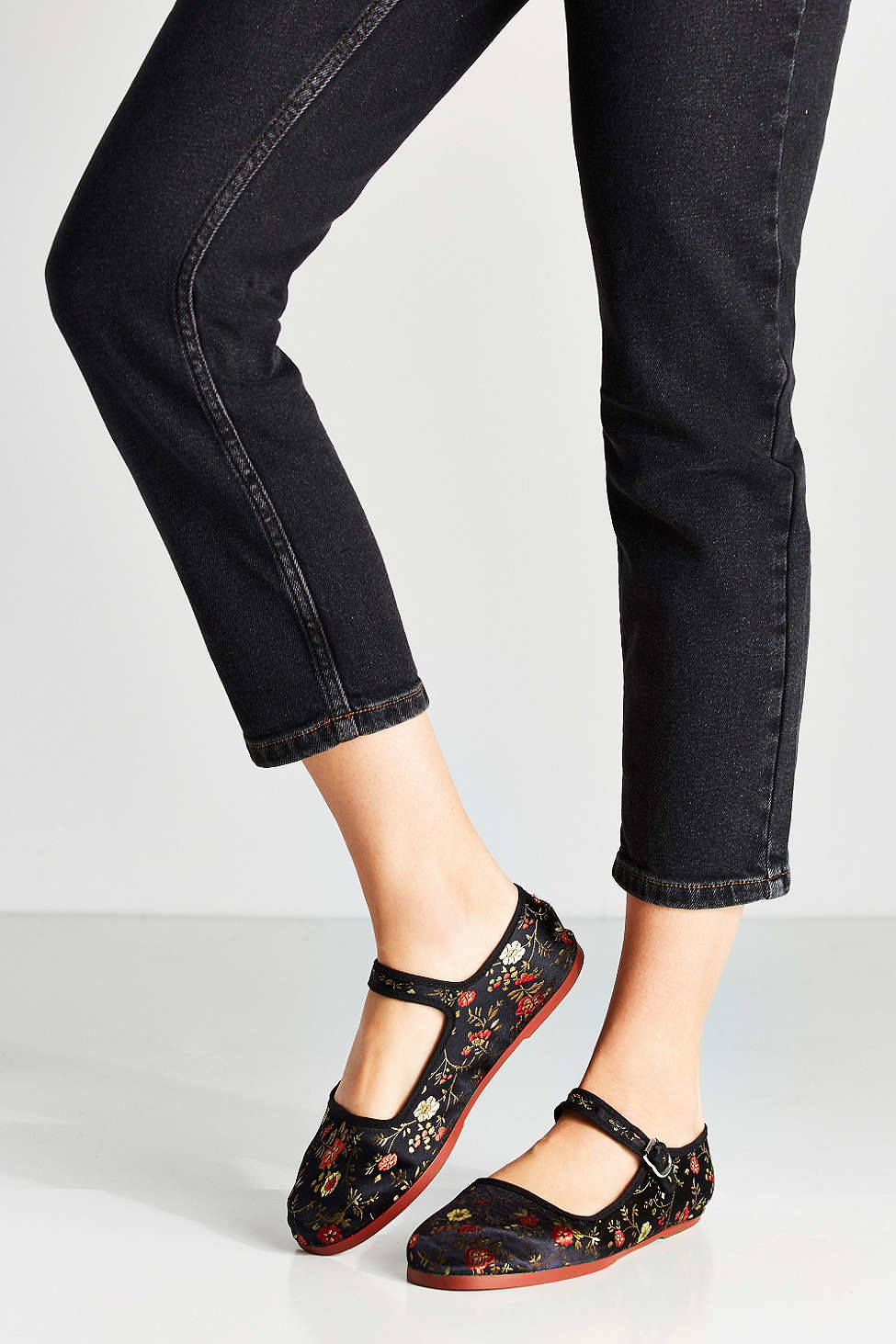 urban outfitters black mary janes