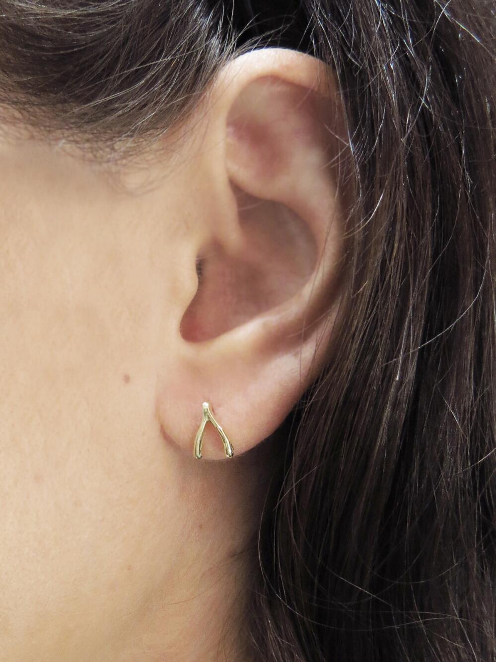 Lyst Jennifer Meyer Wishbone Stud Earrings In Metallic Jennifer Meyer Metallic Wishbone Stud Earrings Lyst View Fullscreen